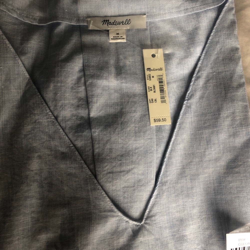 Madewell blue blouse short sleeves.